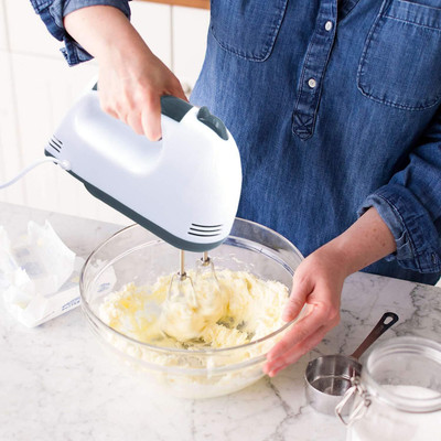 Rich Décor 260 W White Hand Blender(7 Speed Electric Hand Mixer with 4 Pieces Stainless Blender for Cake/Cream Mix)