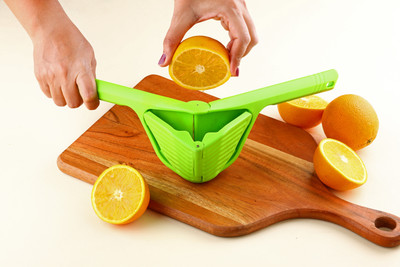 OFFYX Plastic ABS Lexus Compact Efficient Portable Citrus Fruit Lemon Manual Juicer Hand Juicer(Green)
