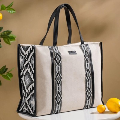 Nestasia Women Black, White, Beige Tote