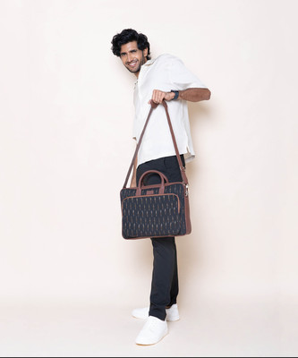 ZOUK Men & Women Black Messenger Bag