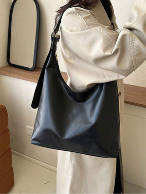 lufnabysv Women Black Sling Bag
