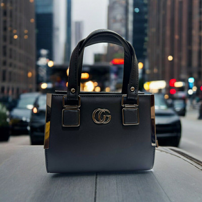 ALONZO Women Black Handbag