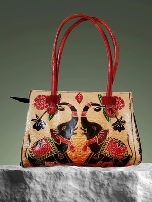 CLASSIQUE Women Gold Shoulder Bag