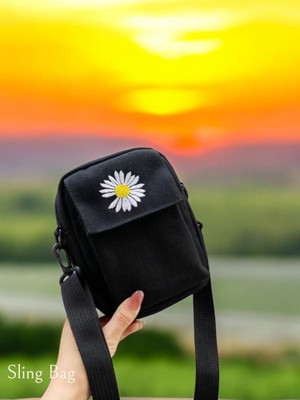 chainshopper Women Black Messenger Bag