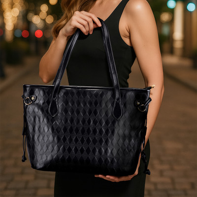 Trendz Firenze Black Tote modern tote bag will complete your fashionable look.