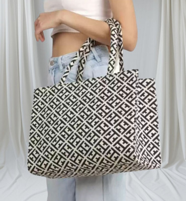 Chand bibi collection Women Black Tote