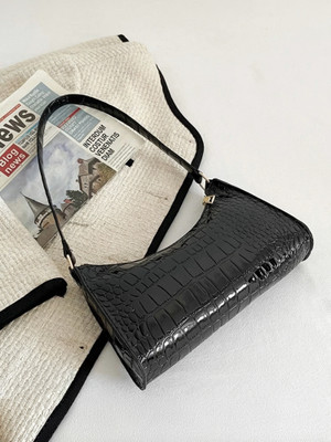 LIKE STYLE Women Black Sling Bag