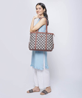 ZOUK Women Black Shoulder Bag
