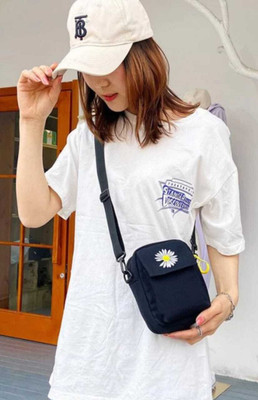 chainshopper Women Black Messenger Bag