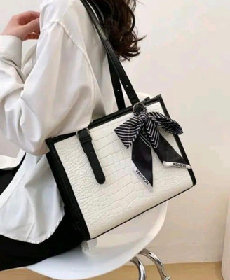 Veercollection Women Black Handbag