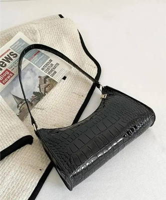 MZR Women Black Messenger Bag