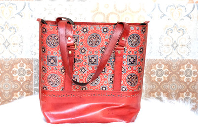 Poshte' Women Red Tote