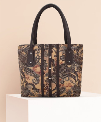 claspNclutch Women Multicolor Hand-held Bag