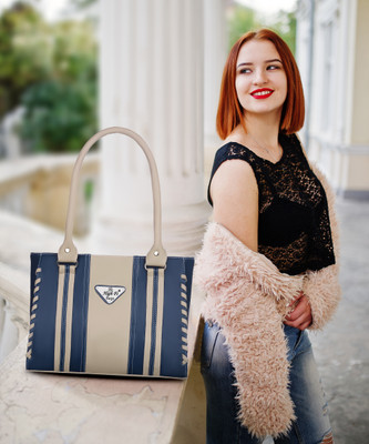 HIGHFI Women Multicolor Shoulder Bag