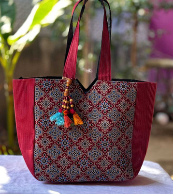 CRAFTWELL Women Multicolor Hand-held Bag