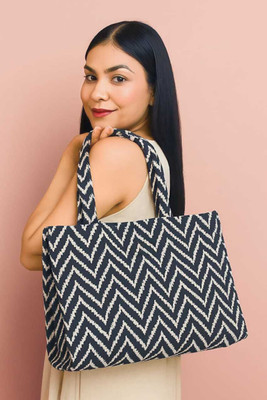 DAQ Women Multicolor Shoulder Bag