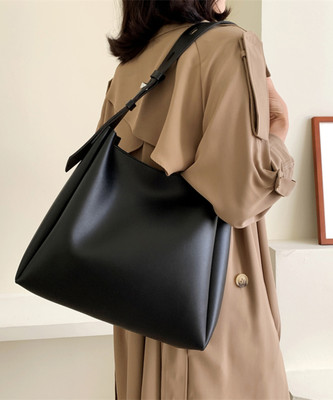 LIZIQI Women Black Handbag