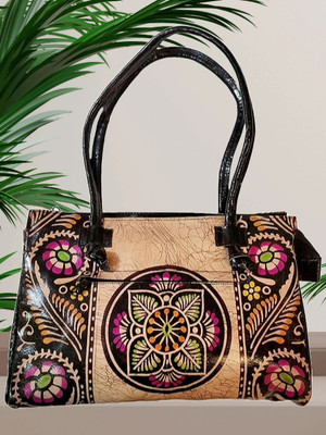 CLASSIQUE Women Black Shoulder Bag