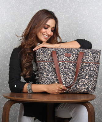 ZOUK Women Black, White Tote