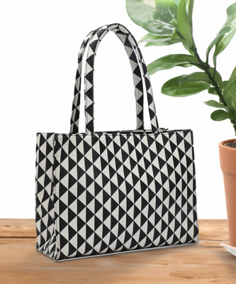 PEARLUXIS Women Multicolor Shoulder Bag