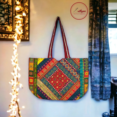 Sutliyan Women Multicolor Tote