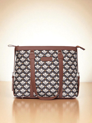 brado jewellery Women Black, Orange Handbag