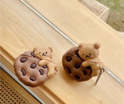 YSTIFYRA Silicone Press Stud Earbuds Case For Apple Airpods Pro 2nd Generation/Airpods Pro 1st Generation with Carabiner(Bear Cookie) (एयरपॉड्स / ईयरबड्स इसमें शामिल नहीं है ये केवल केस कवर हैI)