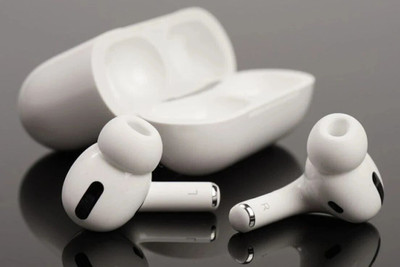Hanuman Enterprise Airpuds Pro 2 (2nd generation) with MagSafe Case 166 (USB-C) Bluetooth(White, True Wireless)