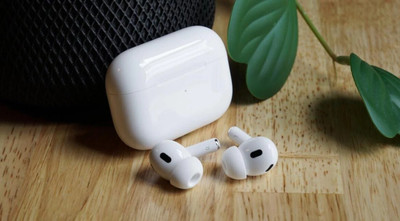 house of common AarPods Pro 2-(2nd generation) with MagSafe Case(USB-C) Bluetooth(White, True Wireless)