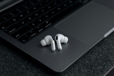 SAIBABA Airpods Pro 2 (2nd generation) Wireless (USB-C) Personalised Spatial Audio Bluetooth(White, True Wireless)