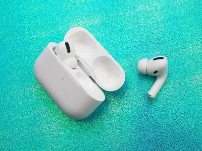 GWALBROS Eerpods Pro 25H Play Type-C Fas Charge wornder-1011 Bluetooth Bluetooth(White, In the Ear)
