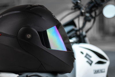 DALPHIN MODA DALPHINMODA BLACK FLIPUP WITH REFLECTOR ISI APPROVED Motorbike Helmet. Motorbike Helmet(Black)