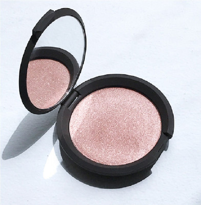 Yuency Highlighter Face Makeup Radiant Pigmented Shimmer  Highlighter(Multicolor)