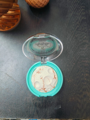 GABBU Ultra Smooth Waterproof 3D glow whitish  Highlighter(light gold)