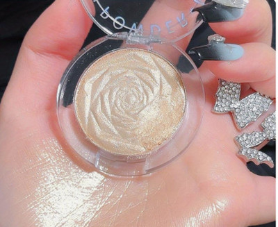 DARYUE soft focus highlighter long lasting Highlighter(BEIGE)