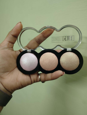 EVERERIN 3 Shade glitter illuminating Highlighter palette ultra blendable & long lasting Highlighter(multicolor)
