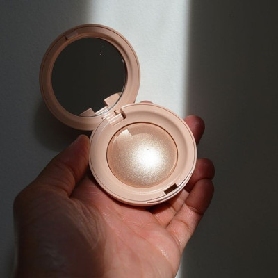 AFARAXIA Gold Baked Highlighter Palette Buildable - long-lasting shimmer  Highlighter(Gold)