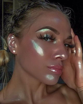 GABBU Highly-Pigmented Powder Highlighter with Luminous Finish Easy to Blend/ Highlighter(sliver)
