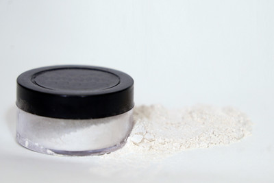Amaryllis TRENDY SILVER POWDER HIGHLIGHTER FOR ALL SKIN TYPE Highlighter(Shine Silver)