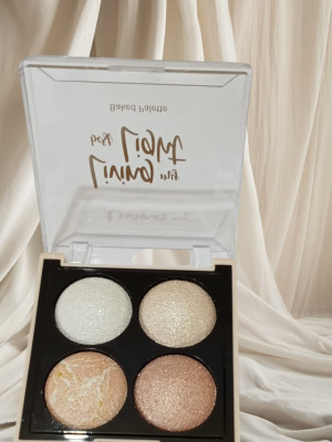 HUZURLU Face & Body Highlighter Palette For HD Waterproof Long Lasting Makeup Highlighter(Multicolor)