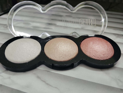 REIMICHI 3 Color Lightweight & Long Lasting Highly-Pigmented Powder  Highlighter(multicolor)