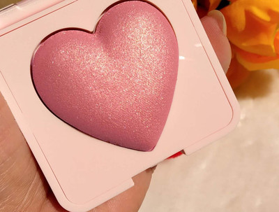 GFSU - GO FOR SOMETHING UNIQUE Highly Pigmented Backed Heart Shape Highlighter Blusher Highlighter(DARK PINK)