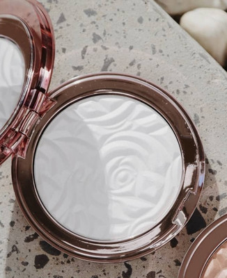 Arcanuy Baked white Rose Highlighter lighweight Highlighter(WHITE)