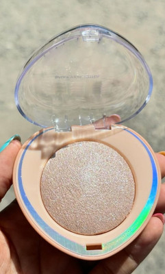 ADJD Illuminating Highlighter Natural Ultra Pigment Easyblend Texture Longwear Highlighter(Dream Light)