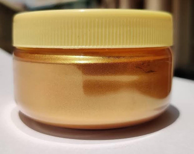 YAWI Illuminator Glowing Shimmer Shiny Gold Highlight For Professional Look Highlighter(GOLD)