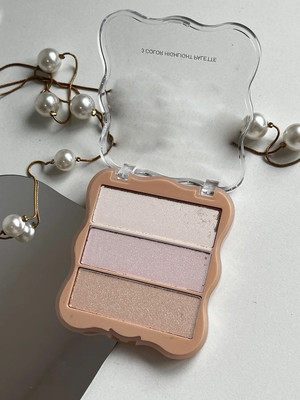 REIMICHI WATERPROOF 3 COLOUR HIGHLIGHTER PALETTE FOR WOMEN Highlighter(MULTICOLOR)