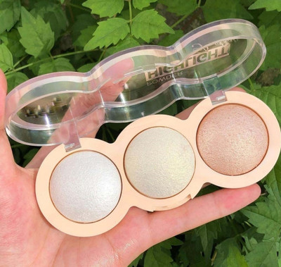 GFSU - GO FOR SOMETHING UNIQUE 3 Shade illuminating and Blusher Palette  Highlighter(multi color)