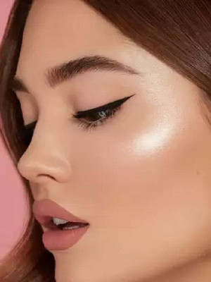 SEUNG New Makeup Face Glow Highlight Professional Look  Highlighter(silver)