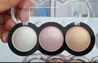 EVERERIN Best Ultra Shimmer Glow for Face and Body 3-Shade Highlighter Palette for Women Highlighter(Multy Color)