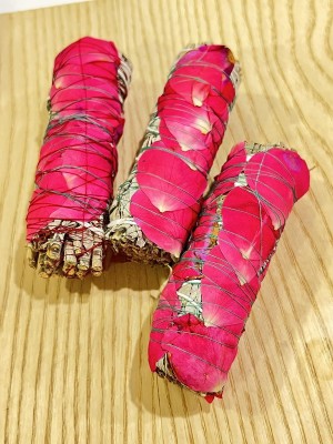 Baka California White Sage(4 Inch) Smudge Sticks with Rose Petals (Pack of 3) sage(3, Set of 1)